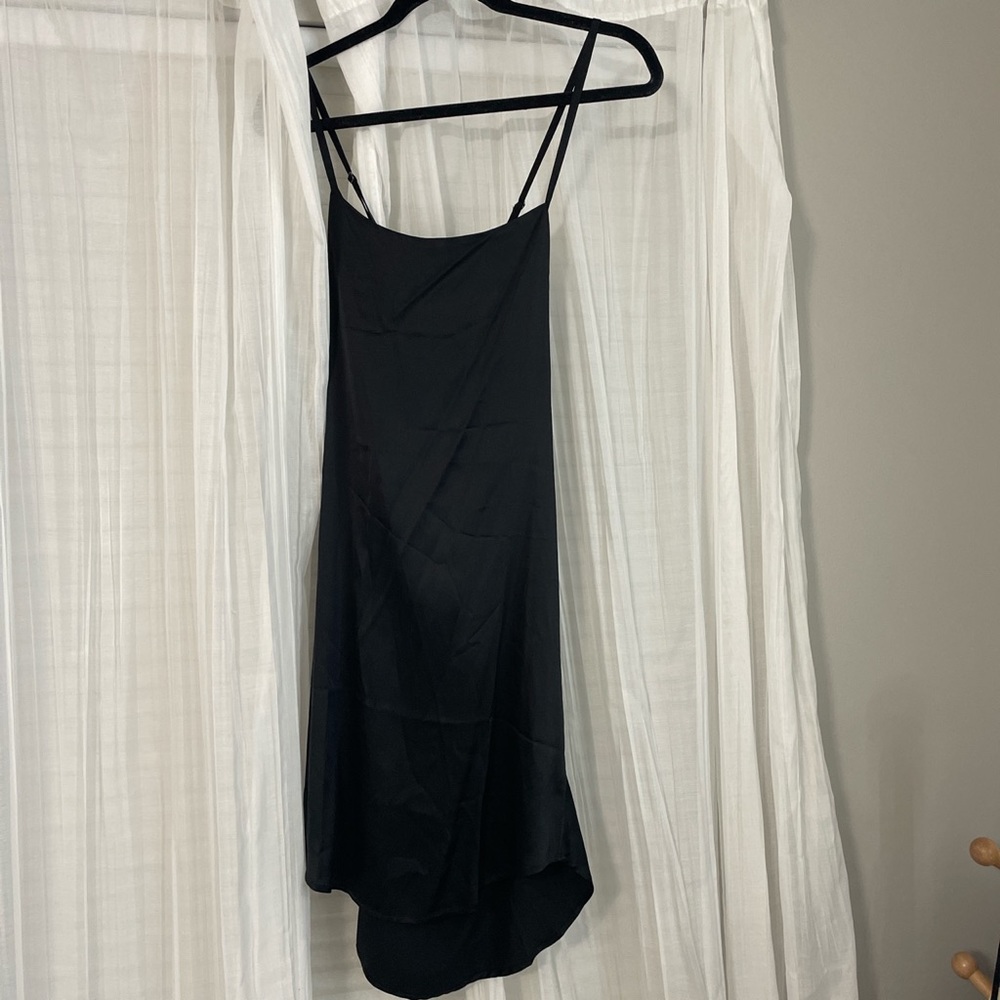 Chaser STRETCH SILKY BASICS DRAPE BACK HI LO SHIRTTAIL SLIP DRESS. Size medium.